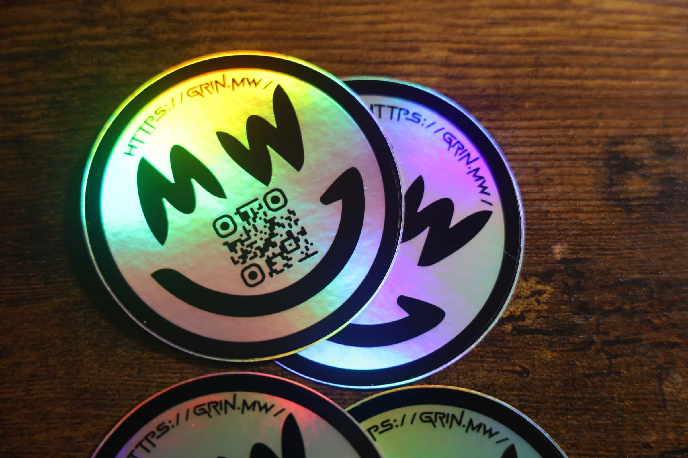 Grin Holo-sticker 3"